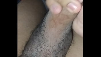 Novinho pirocudo gozando quentinho