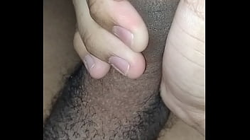 Novinho pirocudo gozando quentinho