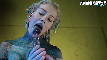 Sexy tattooed babe in latex stretching herself wide with her toys