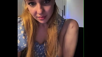 Masturbate tight pussy on webcam