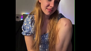 Masturbate tight pussy on webcam