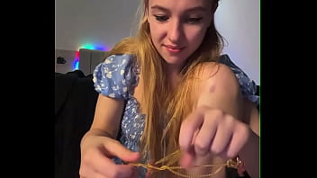 Masturbate tight pussy on webcam