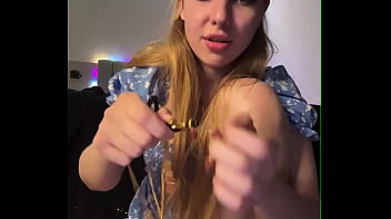 Masturbate tight pussy on webcam