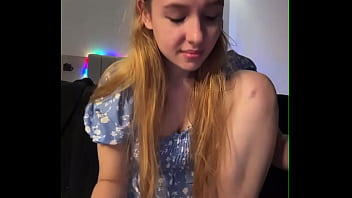 Masturbate tight pussy on webcam