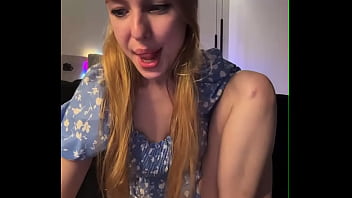 Masturbate tight pussy on webcam