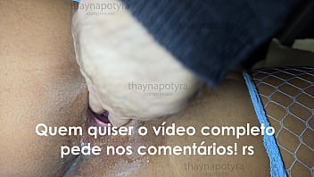 Era pra sarrar um poquinho sem camisinha e colocar a cabecinha na portinha mas o amigo acabou gozando com a cabecinha lá dentro fiquei cheinha de leite cuck old gosta muito de olhar isso hoje deu errado hehehe