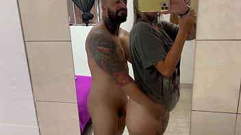 Me fodeu e pediu pra gozar dentro da buceta mollhada