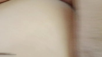 El gran culo de mi hermanastra hace que mi polla sea dura no puedo resistirme a follarla