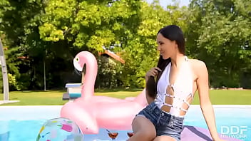 Double dong fun in the sun Double dong fun in the sun