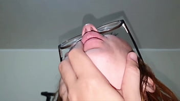 Ela adora foder com sua calcinha vermelha