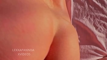 Me follo a la hijastra de mi vecino