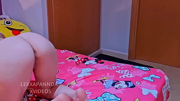 Me follo a la hijastra de mi vecino