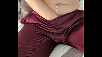 Sexy milf played with herself after bedtime