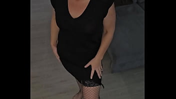 Je suis sur que tu aimerais l'enlever de m'écarter le string et me la mettre bien profond