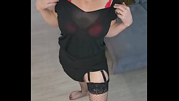 Je suis sur que tu aimerais l'enlever de m'écarter le string et me la mettre bien profond