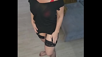 Je suis sur que tu aimerais l'enlever de m'écarter le string et me la mettre bien profond