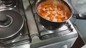 Comendo bem gostoso uwu