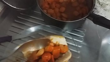 Comendo bem gostoso uwu