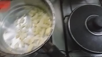 Comendo bem gostoso uwu