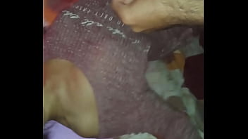 Se mete la polla en la boca