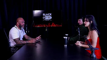 Safada faz uma dança sensual após dizer que sempre trabalhou com arte faroraf & emilly lima watch sheer red