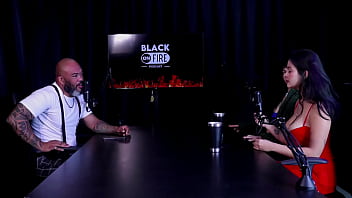 Safada faz uma dança sensual após dizer que sempre trabalhou com arte faroraf & emilly lima watch sheer red