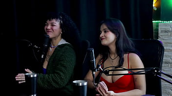 Safada faz uma dança sensual após dizer que sempre trabalhou com arte faroraf & emilly lima watch sheer red