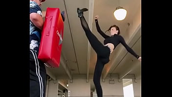 Mallas chica entrena chica alta tacones