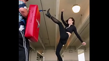 Mallas chica entrena chica alta tacones