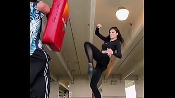 Mallas chica entrena chica alta tacones