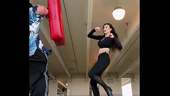 Mallas chica entrena chica alta tacones