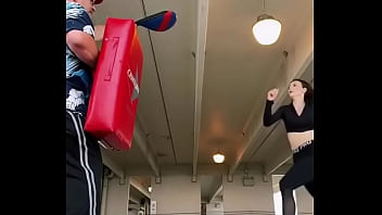 Mallas chica entrena chica alta tacones