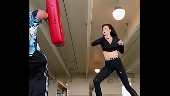 Mallas chica entrena chica alta tacones