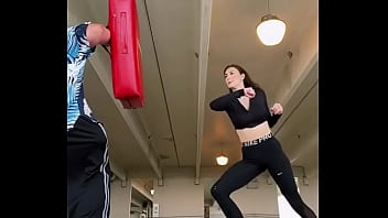 Mallas chica entrena chica alta tacones