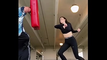 Mallas chica entrena chica alta tacones