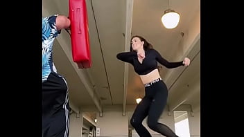 Mallas chica entrena chica alta tacones