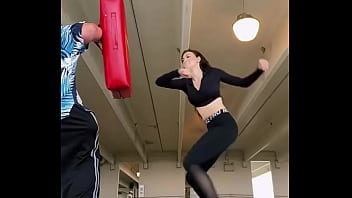 Mallas chica entrena chica alta tacones