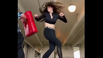 Mallas chica entrena chica alta tacones