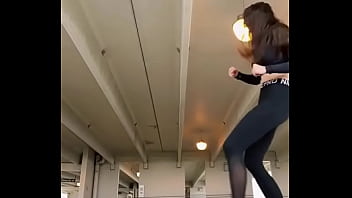 Mallas chica entrena chica alta tacones