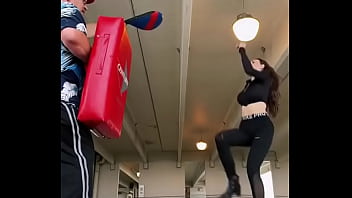 Mallas chica entrena chica alta tacones