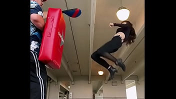 Mallas chica entrena chica alta tacones