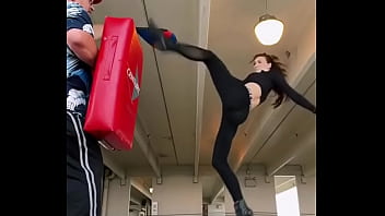 Mallas chica entrena chica alta tacones