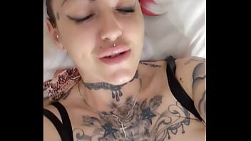 Coucou toi si tu veux tous voir de ta star du x préférée deviens fan