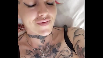 Coucou toi si tu veux tous voir de ta star du x préférée deviens fan