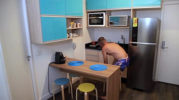 Marido bom faz isso antes de trabalhar