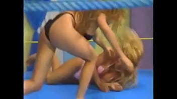 Bikini wrestling catfight