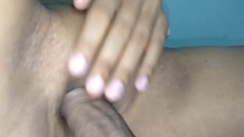 หีสวยที่มีน้ำแตก