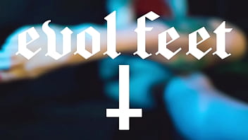 Talking dirty and sucking my toes