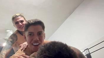 Aquele sexo gostoso sentindo a socada ate o fim no cu e na buceta no pelo ate gozar juntos