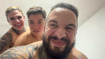 Aquele sexo gostoso sentindo a socada ate o fim no cu e na buceta no pelo ate gozar juntos